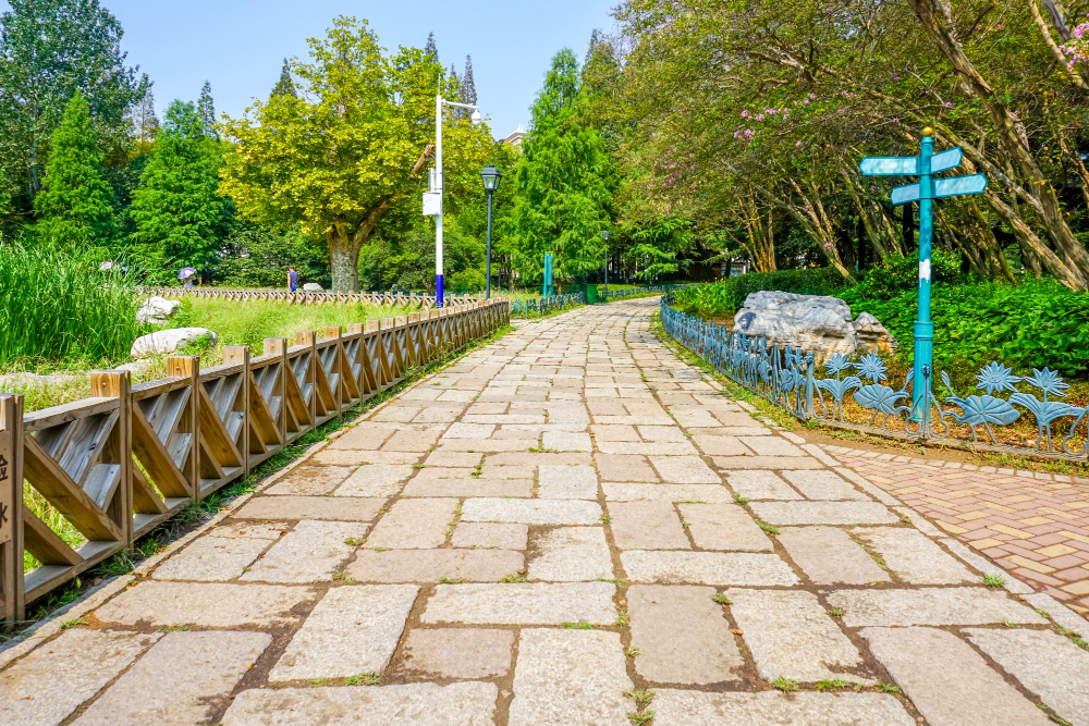 How to Put Pavers Over Dirt